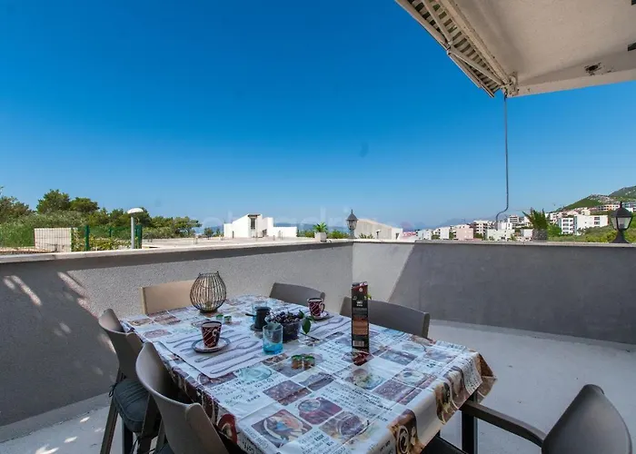 Apartment Vesna With Balcony & Free Parking