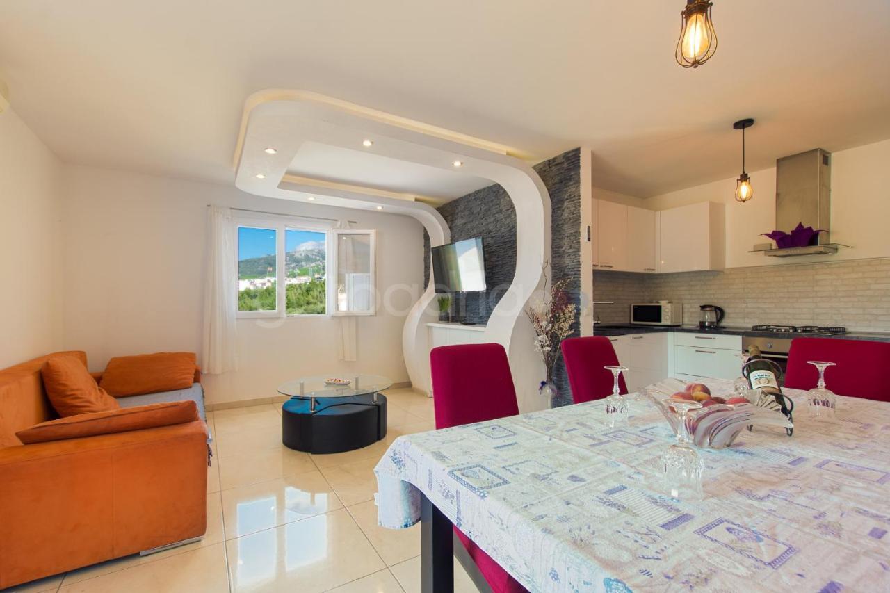 Vesna With Balcony & Free Parking Apartament *