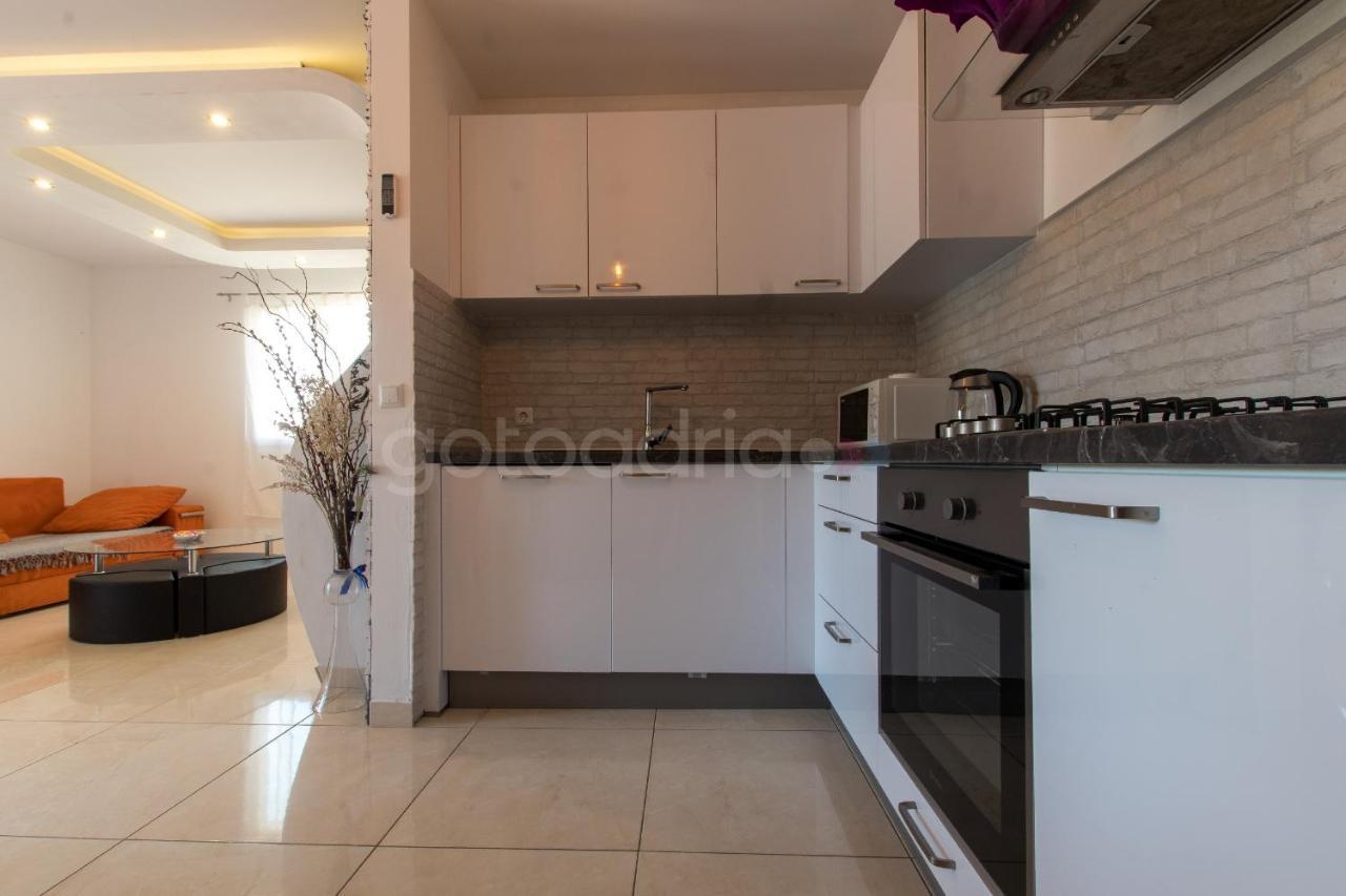 Vesna With Balcony & Free Parking