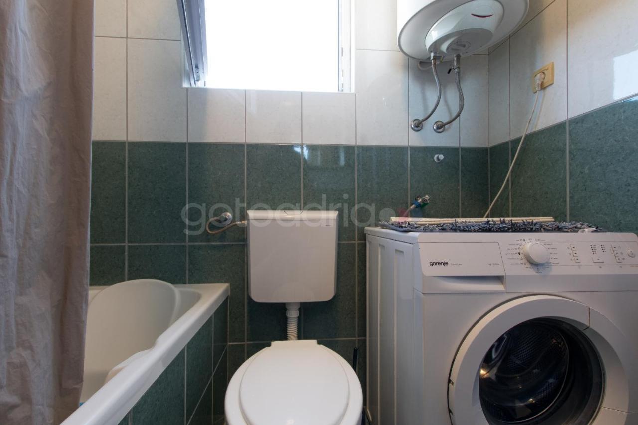 Vesna With Balcony & Free Parking Makarska